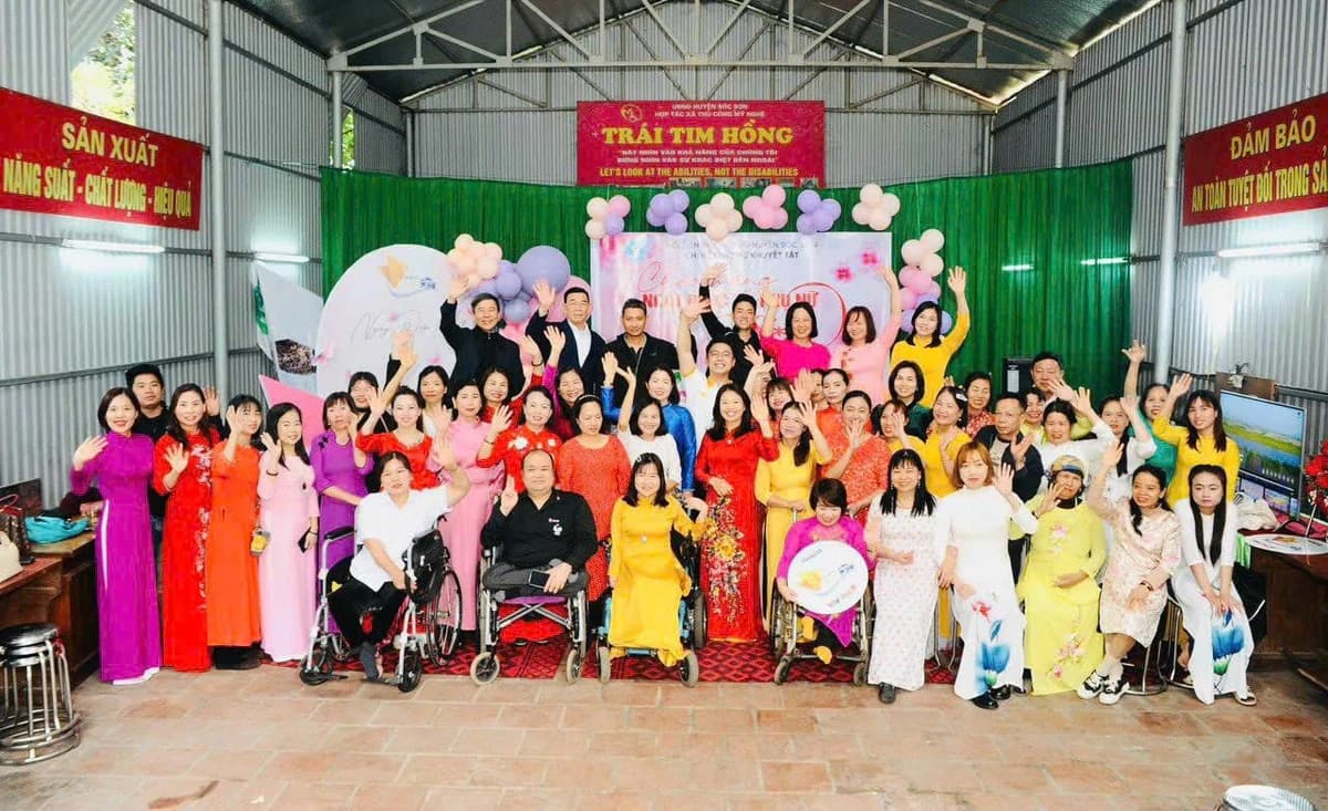 Tập thể hợp tác xã Trái Tim Hồng cùng Mộc Tâm